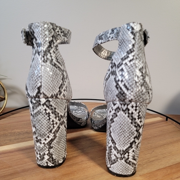 Worthington Snakeprint Block Heels Sandals Size 10 - Picture 6 of 17